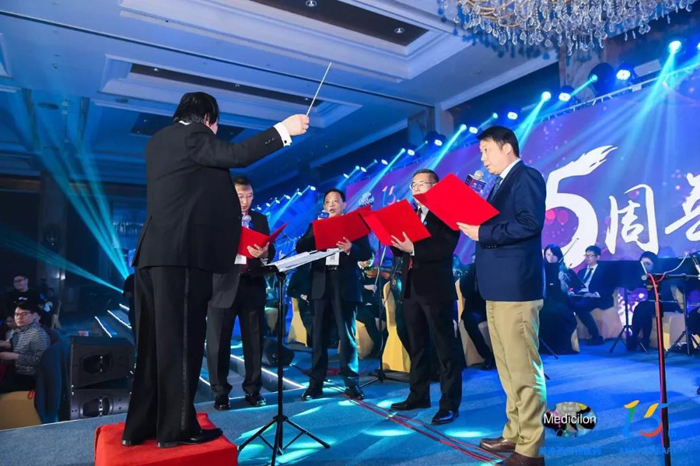 合唱：《故乡的云》