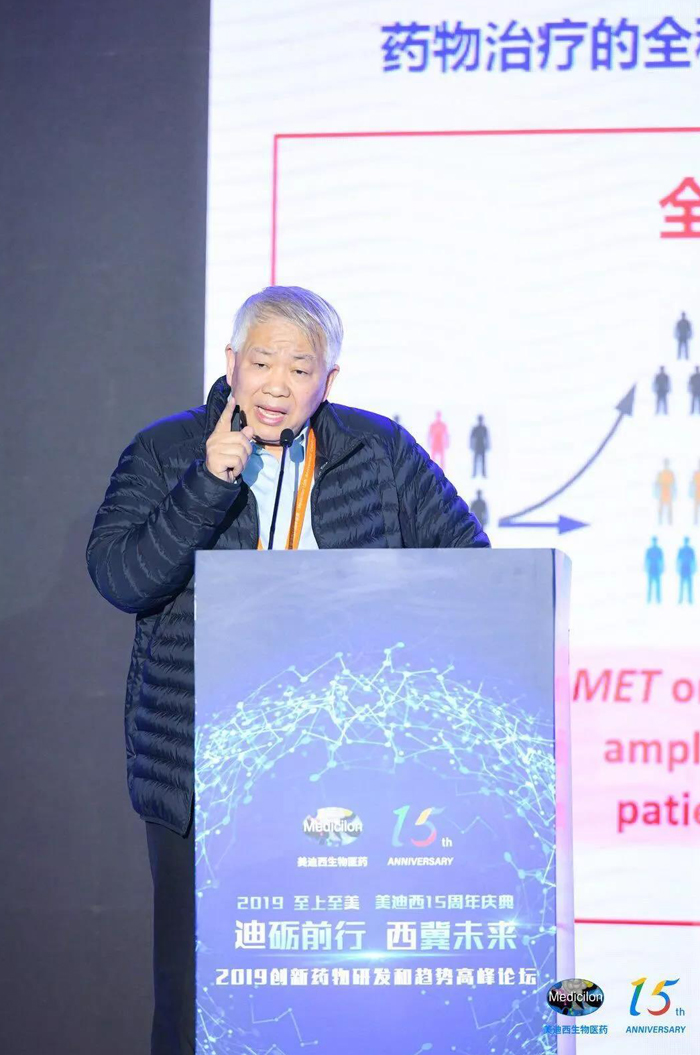 中国工程院院士、中国科学院大学药学院院长丁健