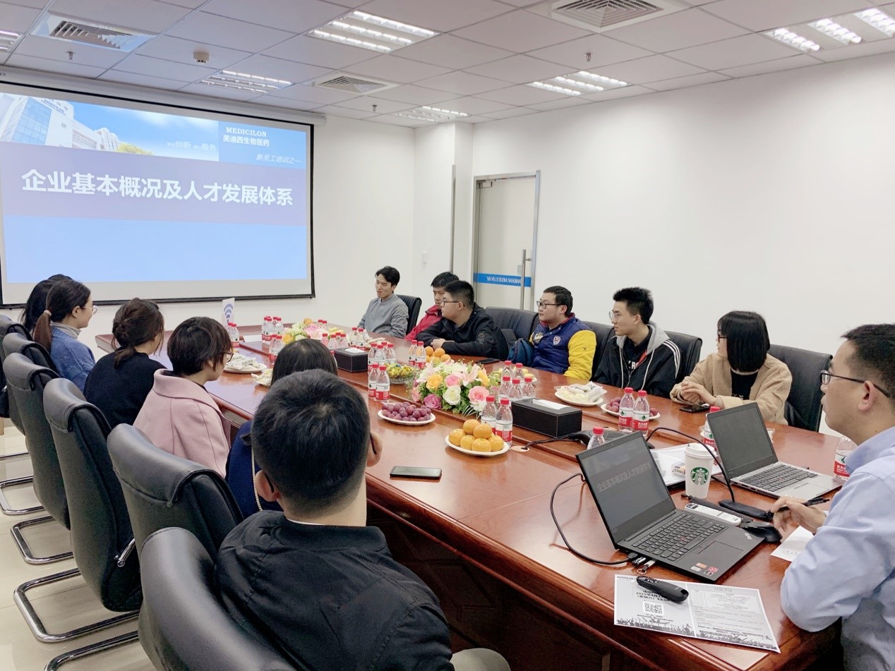 走进不朽情缘mg官网，与学子共话成长