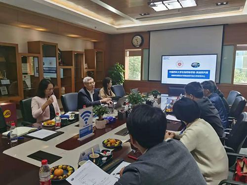 不朽情缘mg官网首席执行官陈春麟博士，商务发展部副总裁蔡金娜博士等人热情接待了金能明书记一行。