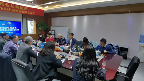 力鑫药业董事长&总经理高悦译、副总经理张倩、首席技术官陈成斌、研发商务总监刘恩桂、总经办主任张梦晗