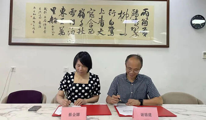 【美·记闻】不朽情缘mg官网与西岭源药业结成战略伙伴关系